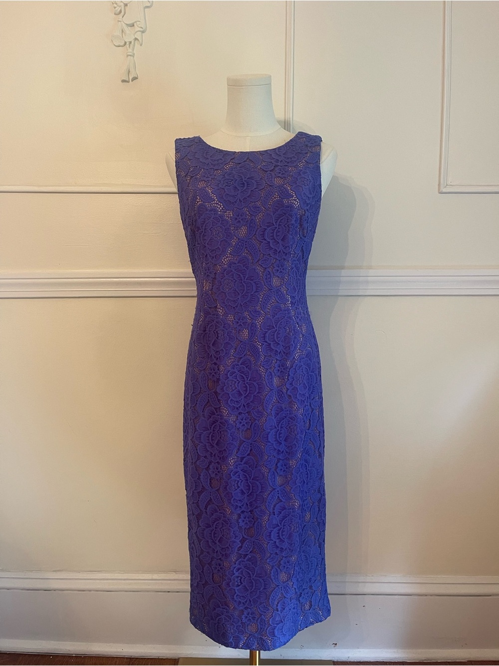 Ivanka Trump Sleeveless Lace Sheath Dress in Violet